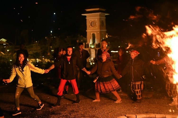 Người Hà Nội đang  “bỏ phố lên núi” vì nắng nóng - ảnh 11