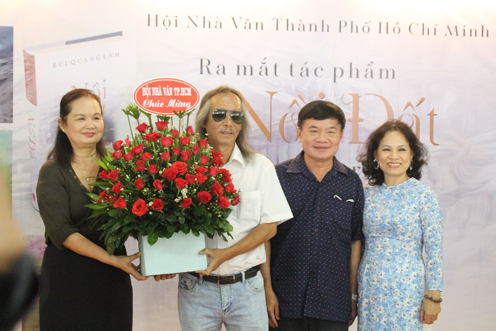 Ra mắt tác phẩm “Nồi đất” và triển lãm tranh “Miền ký ức” - ảnh 4
