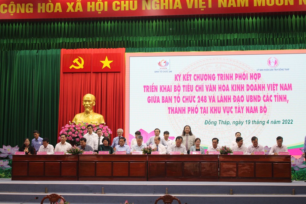 Lễ ký kết Chương trình phối hợp triển khai Bộ tiêu chí văn hóa kinh doanh Việt Nam - ảnh 3
