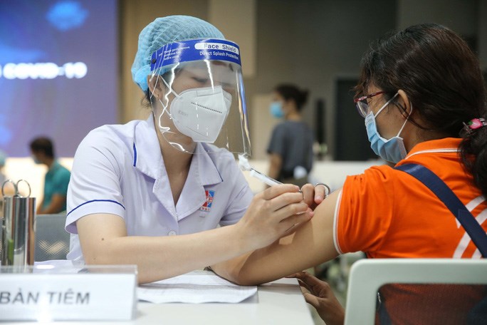 TP.HCM: Rút ngắn thời gian tiêm giữa 2 mũi vắcxin AstraZeneca còn 6 tuần - ảnh 1