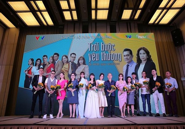 Phim "Trói buộc yêu thương": Các diễn viên nữ chính rơi nước mắt trong buổi họp báo ra mắt phim - ảnh 1