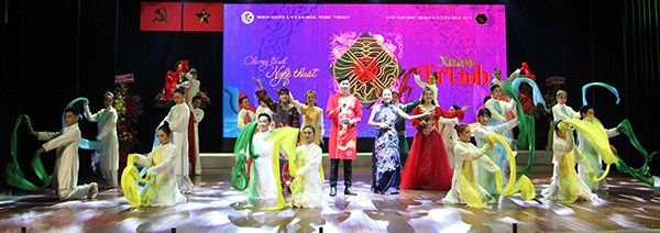 Trường ĐH Văn hóa TP.HCM họp mặt các thế hệ cán bộ, người học nhân dịp 45 năm thành lập - ảnh 1