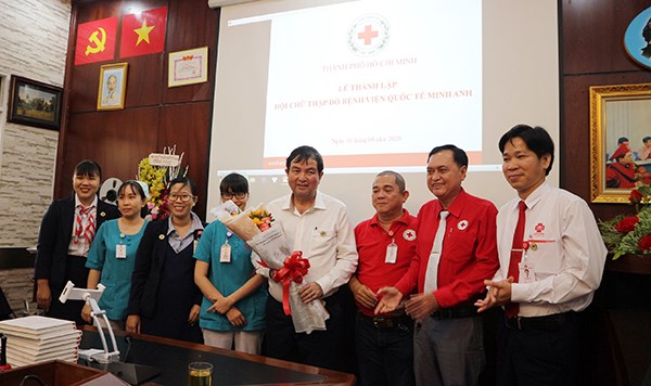 TP.HCM: Bệnh viện ngoài công lập đầu tiên thành lập Hội Chữ thập đỏ - ảnh 1