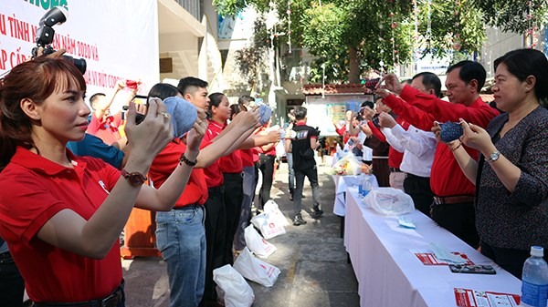 Tuyên truyền hiến máu tình nguyện hỗ trợ phòng, chống dịch corona - ảnh 1