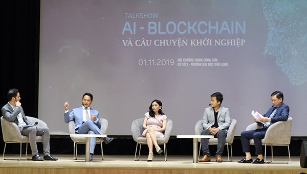 Ông Dương Trung Quốc nói chuyện với sinh viên: “Tôi nay 73 tuổi cũng khởi nghiệp” - ảnh 1
