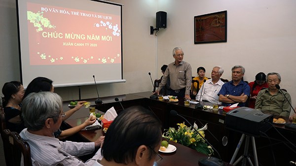 Bộ VHTTDL gặp mặt chúc Tết cán bộ hưu trí và các văn nghệ sĩ, nhà giáo lão thành - ảnh 2