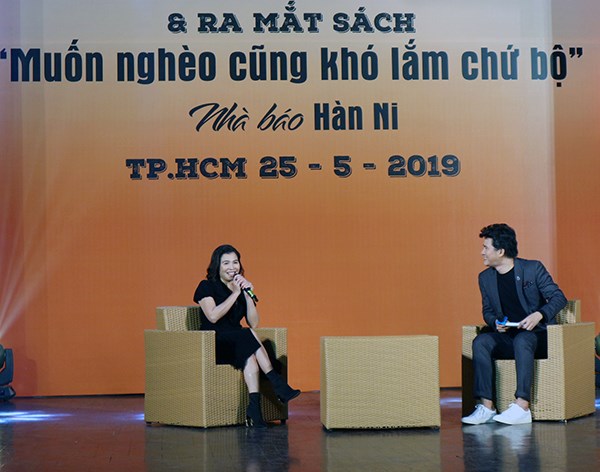 Ra mắt sách về kỹ năng sống cho giới trẻ và trao học bổng "Thắp sáng ước mơ" - ảnh 1