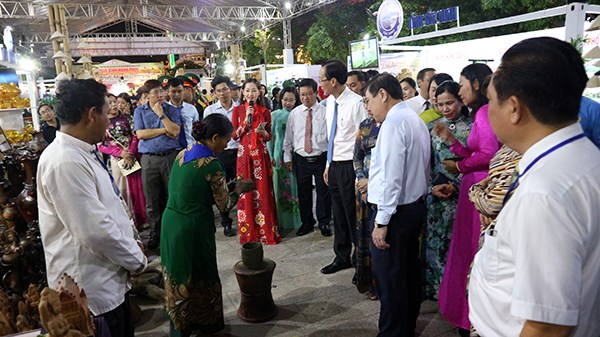 TP.HCM: Khai mạc chuỗi hoạt động “Sài Gòn - TP.HCM, 44 năm tự hào mang tên Bác” - ảnh 2