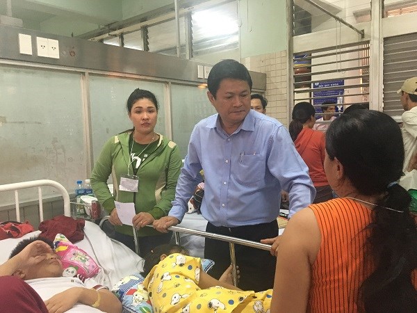 Thông tin tiếp vụ sập giàn giáo tại trường tiểu học khiến hàng chục học sinh bị thương - ảnh 1
