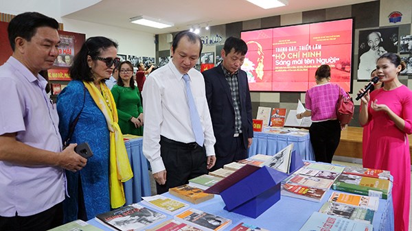 Triển lãm nhiều hình ảnh, tư liệu quý về Chủ tịch Hồ Chí Minh và điện ảnh Cách mạng Việt Nam - ảnh 2