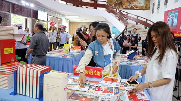 Triển lãm nhiều hình ảnh, tư liệu quý về Chủ tịch Hồ Chí Minh và điện ảnh Cách mạng Việt Nam - ảnh 4