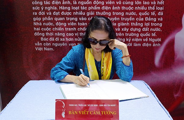 Triển lãm nhiều hình ảnh, tư liệu quý về Chủ tịch Hồ Chí Minh và điện ảnh Cách mạng Việt Nam - ảnh 3