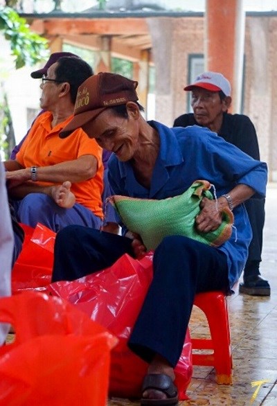 Sinh viên văn hóa mang “Câu chuyện của những chiếc giày” đến Làng phong Quy Hòa - ảnh 5