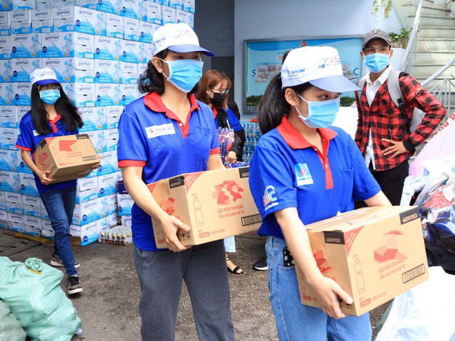 Sinh viên tình nguyện đồng hành cùng sĩ tử - ảnh 1