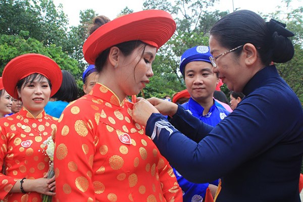 100 đôi thanh niên hạnh phúc trong "Lễ cưới tập thể" ngày Quốc khánh - ảnh 1