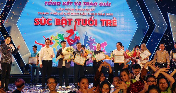 Hơn 800 diễn viên tham gia Liên hoan nhóm nhảy TP.HCM “Sức bật tuổi trẻ” - ảnh 5
