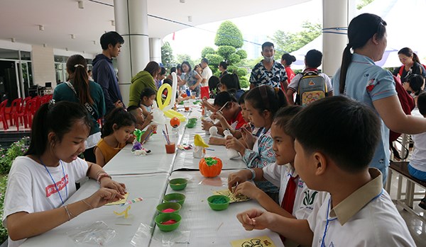 Giúp con trẻ biết yêu thương và chia sẻ - ảnh 1