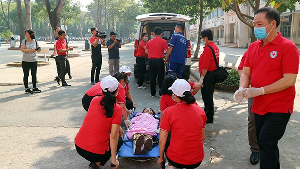 Diễn tập phương án thoát nạn trong tình huống khẩn cấp tại trường học - ảnh 3