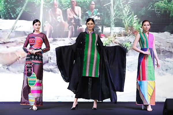 Fashion show Thổ cẩm "Hương rừng sắc núi": Nâng tầm sản phẩm thổ cẩm ứng dụng - ảnh 1