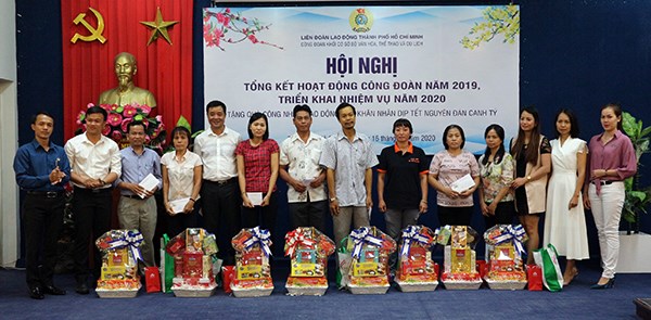 Công đoàn Khối cơ sở Bộ VHTTDL tặng quà CNLĐ hoàn cảnh khó khăn - ảnh 3