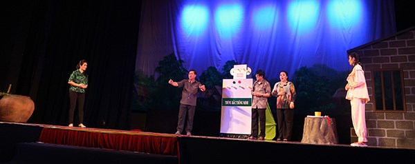 Tác phẩm còn nặng về tuyên tuyền, cổ động mà nhẹ về cách thể hiện hình tượng - ảnh 1