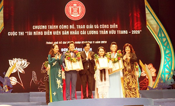 Trao 7 giải vàng và 12 giải bạc cho "Tài năng diễn viên sân khấu cải lương Trần Hữu Trang - 2020" - ảnh 1