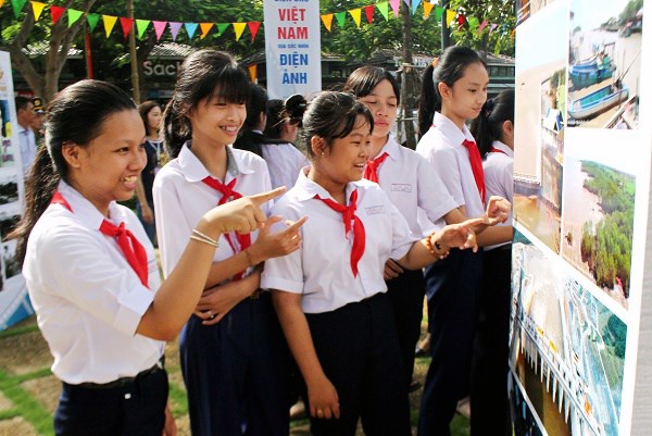 Triển lãm 200 hình ảnh “Biển đảo Việt Nam qua góc nhìn điện ảnh” tại LHP VN lần thứ XXI - ảnh 5