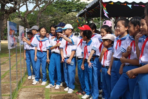 Triển lãm 200 hình ảnh “Biển đảo Việt Nam qua góc nhìn điện ảnh” tại LHP VN lần thứ XXI - ảnh 6