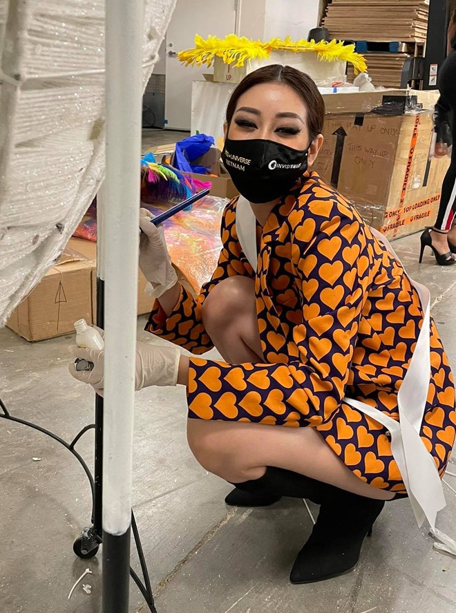Hoa hậu Khánh Vân tự tin trình diễn “Kén Em” tại Miss Universe 2020 - ảnh 2