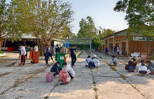 Nhiều địa phương cho học sinh THPT chính thức đi học lại từ ngày 2.3 - ảnh 1