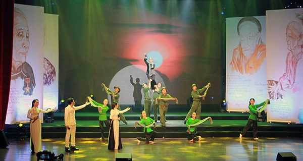 Thiêng liêng chương trình giao lưu nghệ thuật “Mẹ trong trái tim người lính” - ảnh 4
