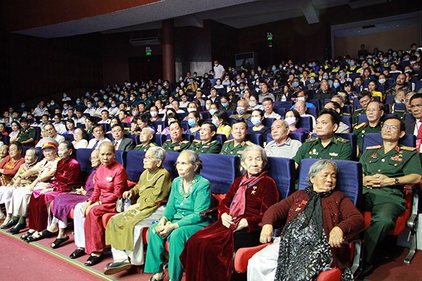 Thiêng liêng chương trình giao lưu nghệ thuật “Mẹ trong trái tim người lính” - ảnh 1