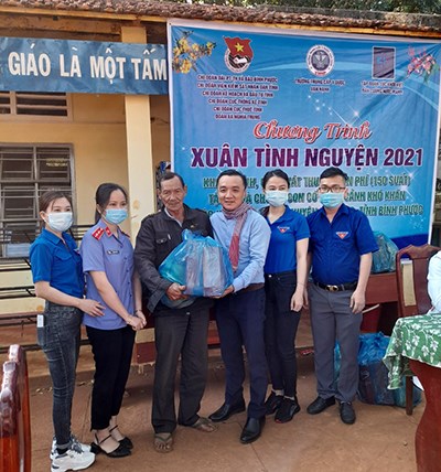 Xuân tình nguyện đến với người dân tỉnh Bình Phước - ảnh 1