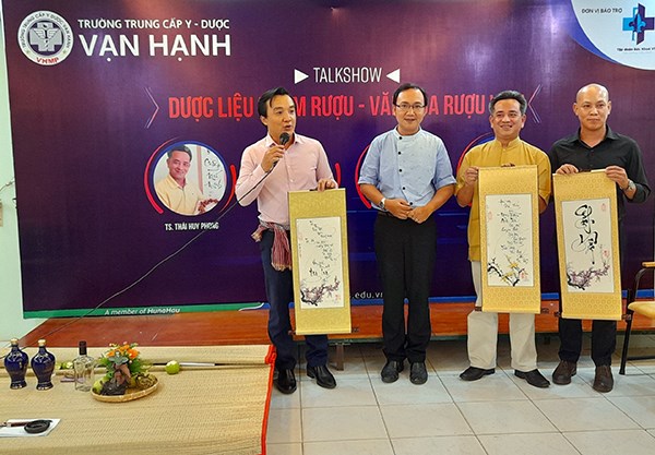 Bàn về Văn hóa rượu Việt - ảnh 1