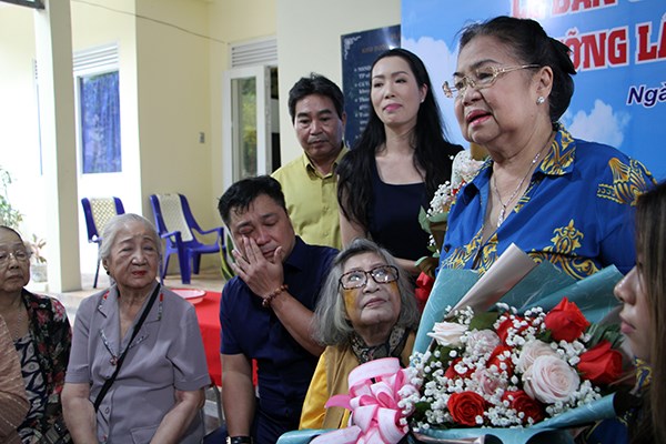 Gia đình NSND Lý Huỳnh bàn giao công trình tu bổ Khu Dưỡng lão Nghệ sĩ TP.HCM - ảnh 2