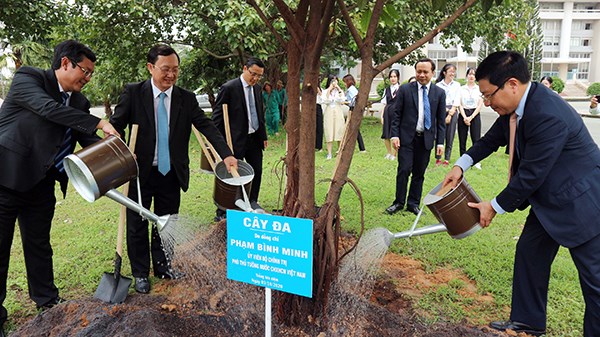 Hội nhập chỉ thành công khi chúng ta giữ gìn được bản sắc và bản lĩnh của dân tộc - ảnh 4
