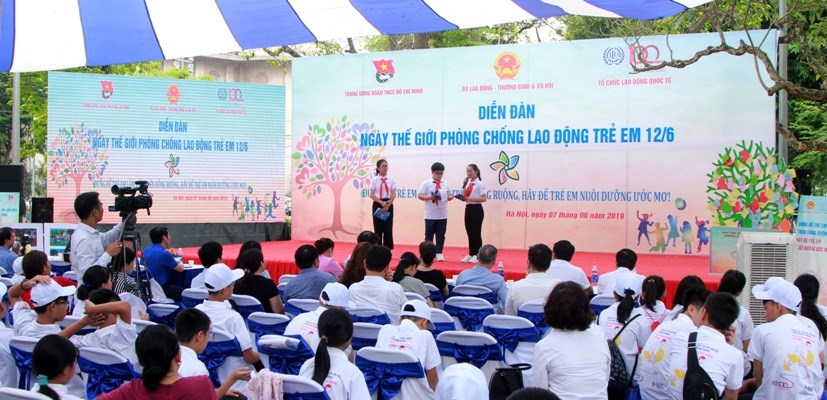 “Đừng để trẻ em làm việc trên đồng ruộng, hãy để trẻ em nuôi dưỡng ước mơ” - ảnh 2