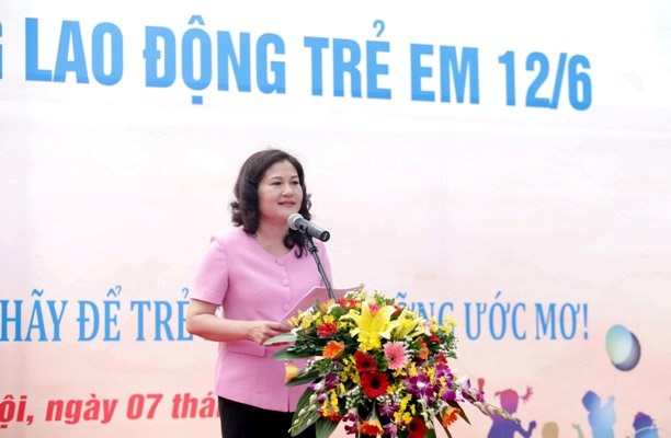 “Đừng để trẻ em làm việc trên đồng ruộng, hãy để trẻ em nuôi dưỡng ước mơ” - ảnh 1