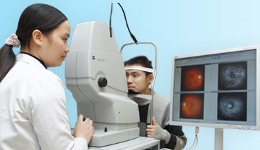 Cần tuân thủ lịch khám với bệnh nhân có độ cận, loạn thị cao - ảnh 1