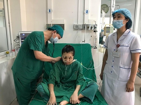 Cô gái người dân tộc được cứu sống nhờ lần đầu tiên sử dụng hệ thống stent bằng kim loại - ảnh 1