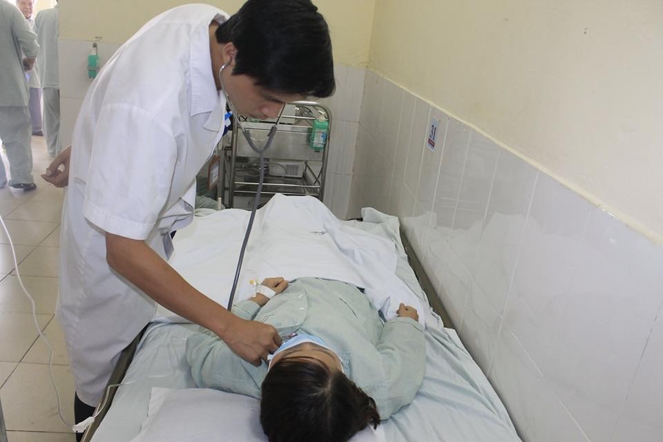 Hóc xương vịt, ba tháng sau mới được gắp ra - ảnh 1