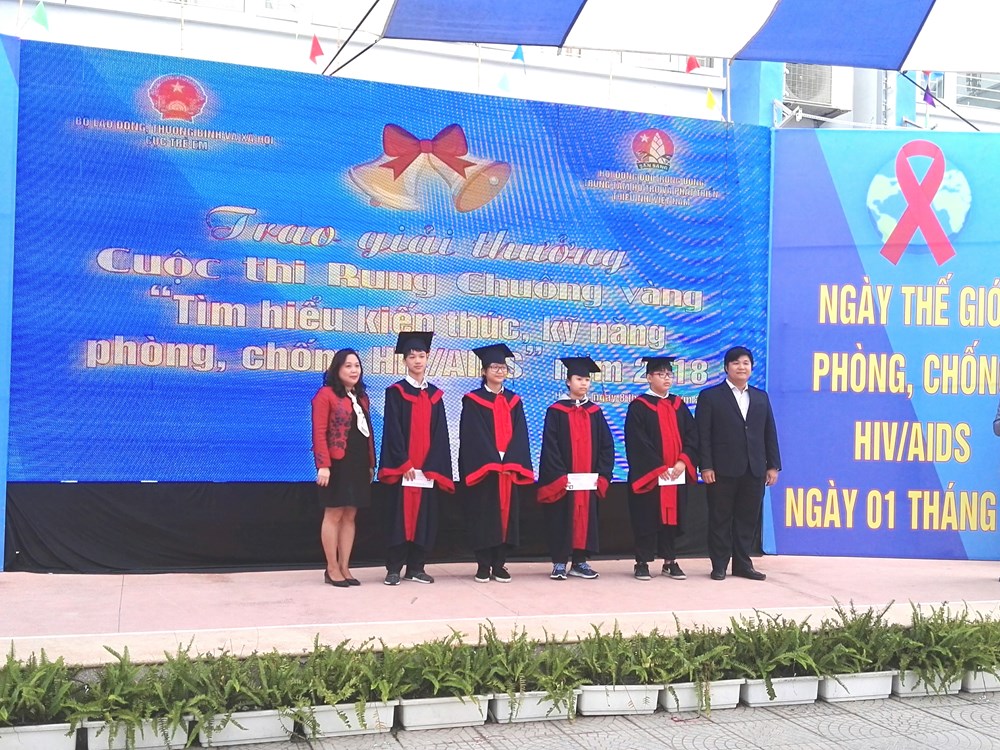 Học sinh THCS “Rung chuông vàng” thi tìm hiểu về phòng chống HIV/AIDS - ảnh 1