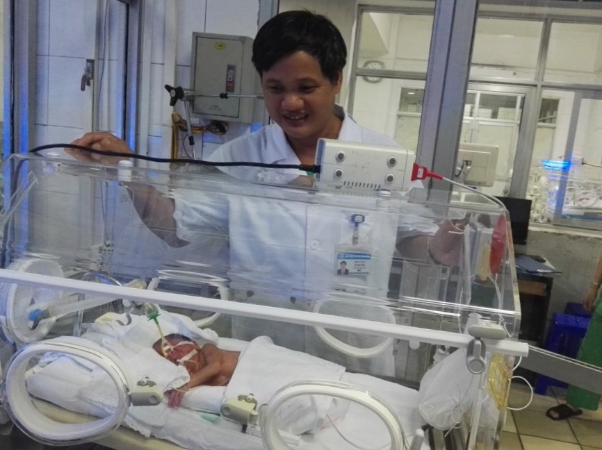 Mẹ ung thư vú sinh con: Sức khỏe của bé thế nào sau hai ngày tuổi? - ảnh 1