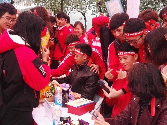 Cầu thủ Đình Trọng, Văn Quyết thu hút giới trẻ tại Ngày hội Chủ nhật đỏ 2019 - ảnh 5