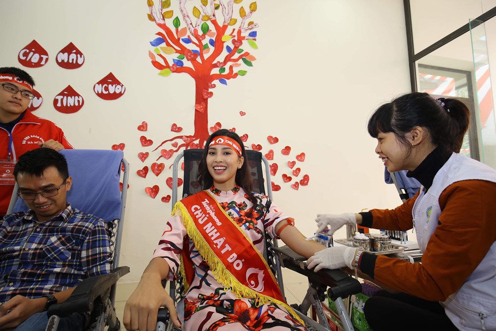 Cầu thủ Đình Trọng, Văn Quyết thu hút giới trẻ tại Ngày hội Chủ nhật đỏ 2019 - ảnh 3