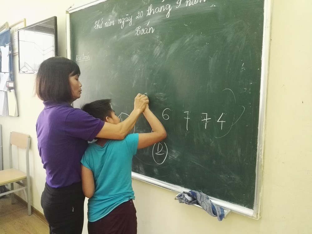 Nghề công tác xã hội: Cần khung pháp lý tầm Luật. Bài 2: Để công tác xã hội là một nghề chuyên nghiệp - ảnh 1