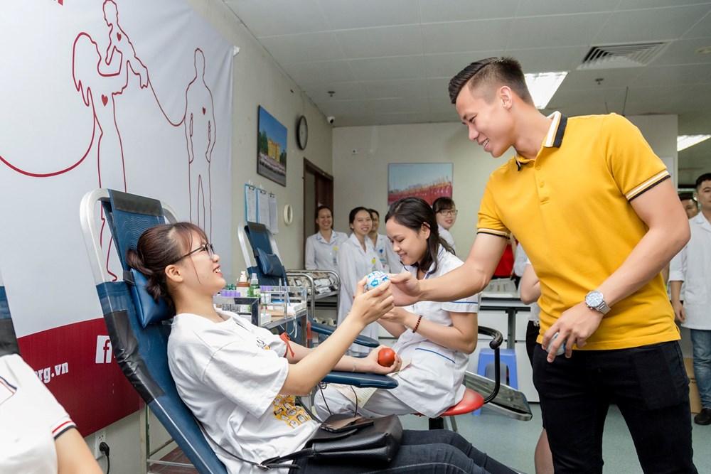 Quế Ngọc Hải tặng quà cho các bệnh nhi ung thư máu - ảnh 3