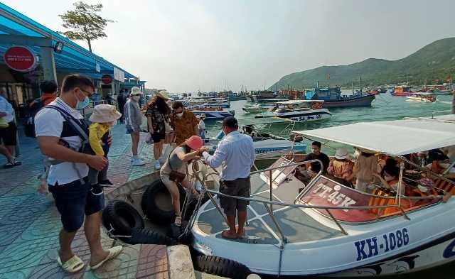 Khánh Hòa đón hơn 55 nghìn lượt khách dịp lễ Giỗ Tổ Hùng Vương - ảnh 1