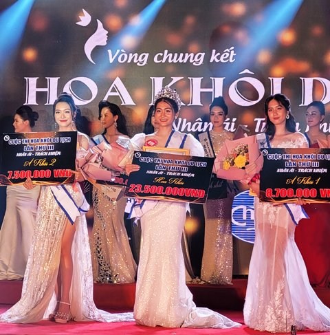 Khánh Hòa: Sinh viên Đặng Thị Sương dành danh hiệu hoa khôi du lịch - ảnh 1