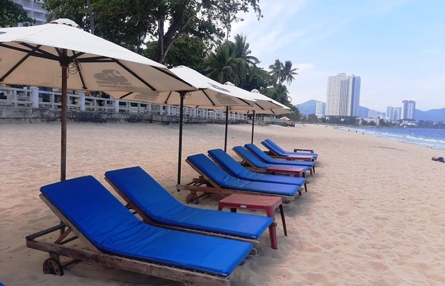 Khánh Hòa:Mở cửa đón khách quốc tế, nhiều điểm du lịch vẫn vắng khách - ảnh 2